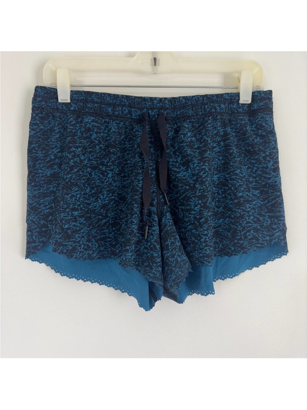 Lululemon blue and black shorts 8